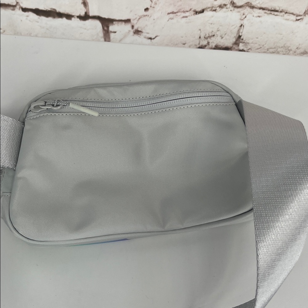 ✨RARE✨Lululemon “Everywhere” Belt Bag, Rainbow Logo - Picture 6 of 10